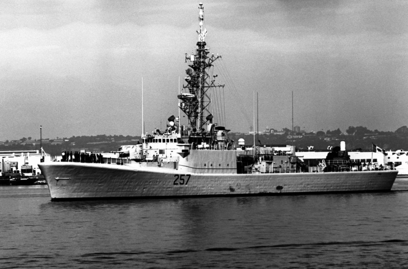 fregate canadienne - Marine canadienne Dde25711