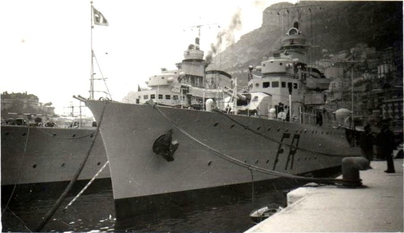 Destroyers italiens (Cacciatorpedinière) - Page 3 Frecci11