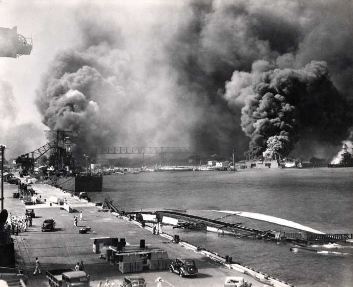 Le 7 décembre 1941,le Japon attaque Pearl Harbor - Page 6 Helena10