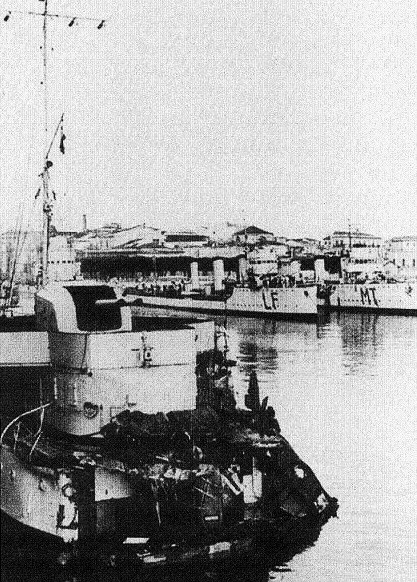 Destroyers italiens (Cacciatorpedinière) - Page 3 Libecc13