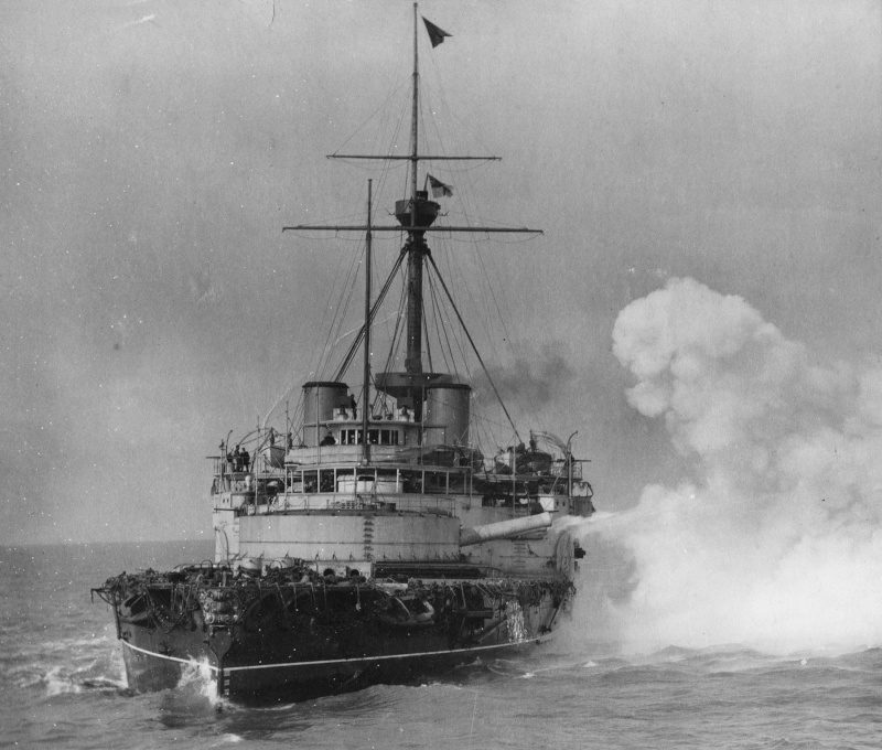 HMS VICTORIA coule suite à un abordage au cours de manœuvres Victor10
