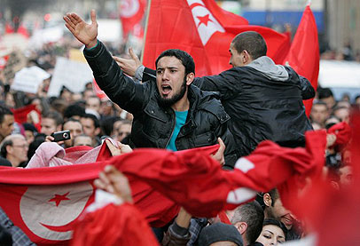 مظاهرات فى تونس بعد عرض قناة "نسمة" فيلم يسىء إلى الإسلام ويجسد الذات الألهية 1_201133