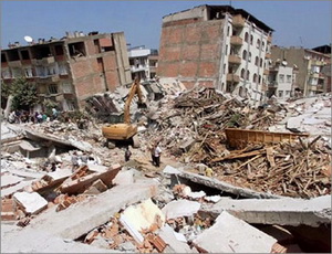 زلزال قوته  7.3 ريختر يضرب عدة مناطق فى تركيا 1_201184