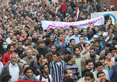 إطلاق نار فى الهواء من مجهولين لتفريق المتظاهرين بـ "الأسكندرية" Ealex_10