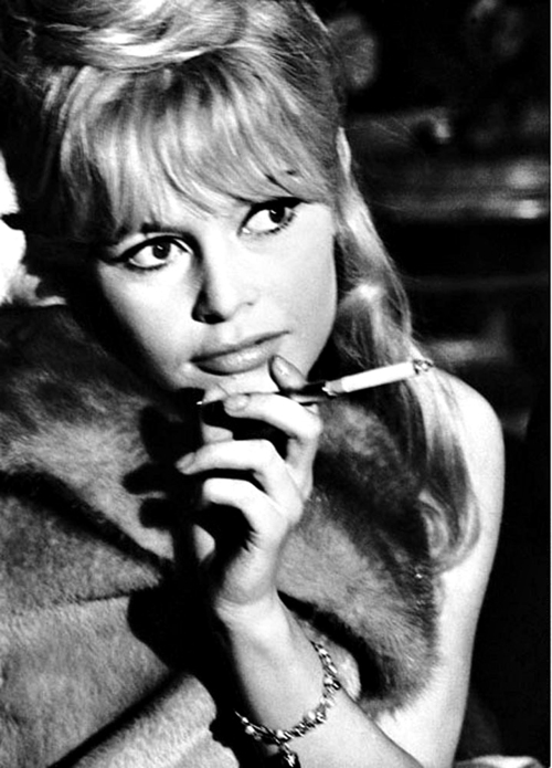 Brigitte avec une cigarette Tumblr15