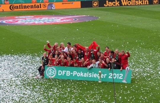 DFB Pokal Final 2011/12 in Köln - 1.FFC Frankfurt - Bayern München Fcb10