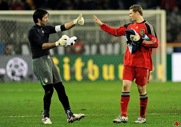 Who is the third best goalkeeper in the world? Gigima10