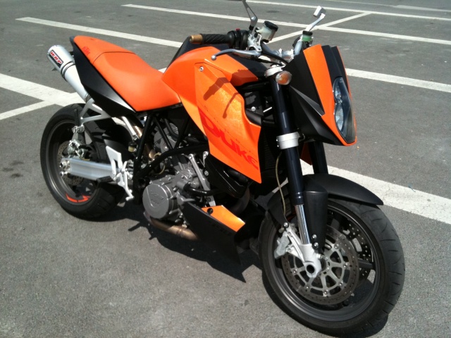 Le concours de novembre 2011: : Votre moto et l'orange. Img_0411