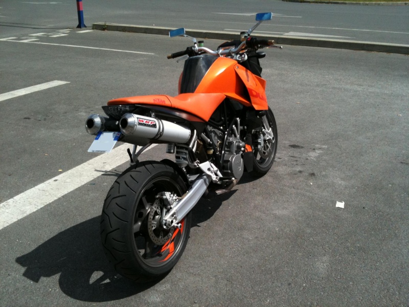 Le concours de novembre 2011: : Votre moto et l'orange. Img_0412
