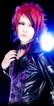 Tomo (guitariste) New_to10