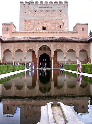 حصريا على اساطين النغم ( ليالى فى حدائق اسبانيا ) للموسيقار الاسبانى مانويل دى فايا Alhamb10