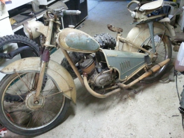 identification moto ancienne (vap 110 moteur abg) Photo071