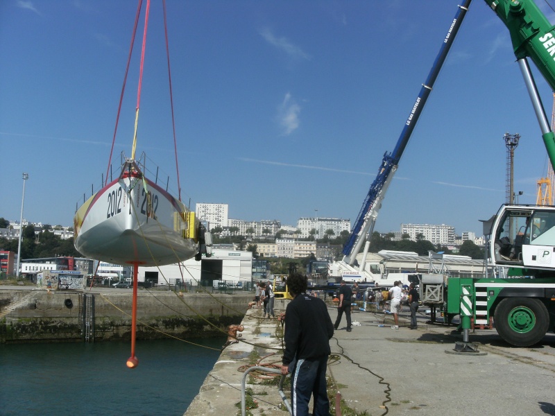 Mise à l'eau du bateau Poujoulat à Brest fin 2011  Photo_33