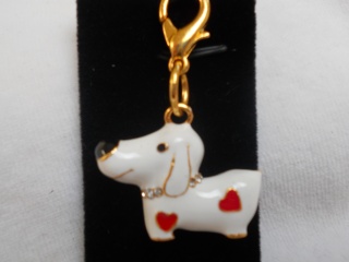 Pendentif chien avec petits coeurs et collier strass Dscn0322