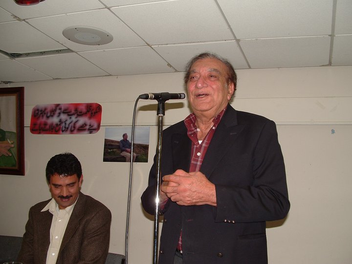 میں مر مٹا تو وہ سمجھا یہ انتہا تھی مری 18848510