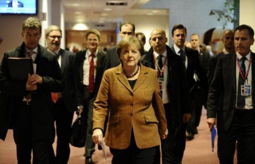 Merkel ne souhaite pas rencontrer Hollande 10829410