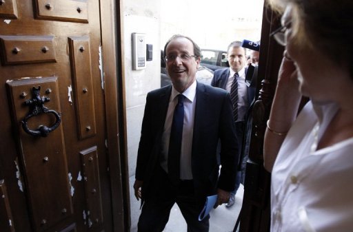 Hollande appelle à lutter contre la "menace" de l'abstention Photo_29