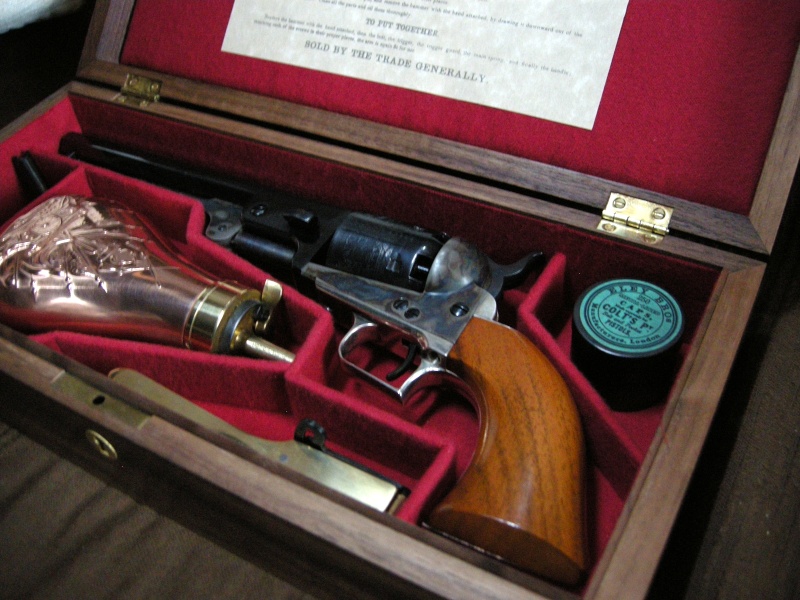 Colt 1851 en coffret Dscn5010