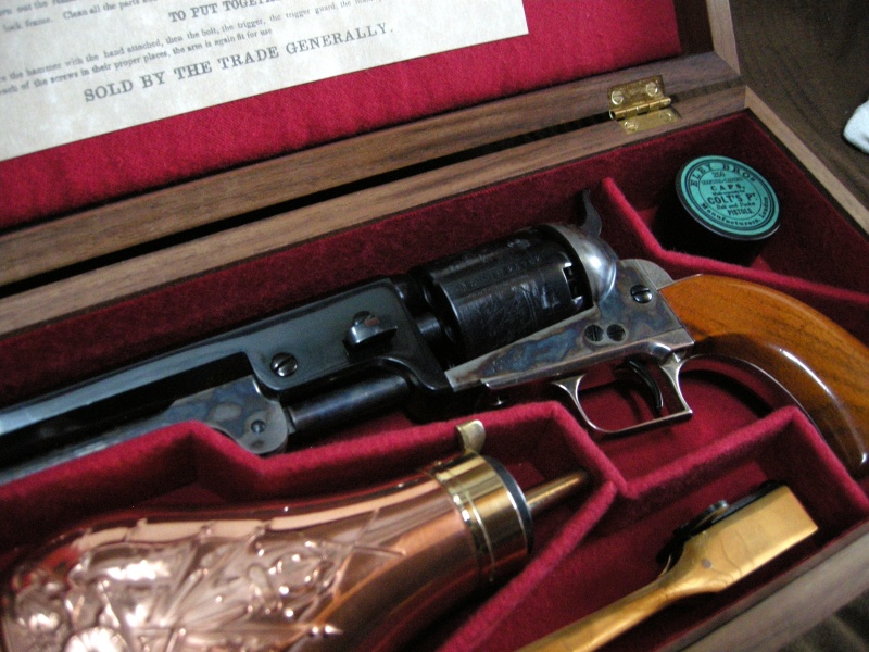 Colt 1851 en coffret Dscn5013