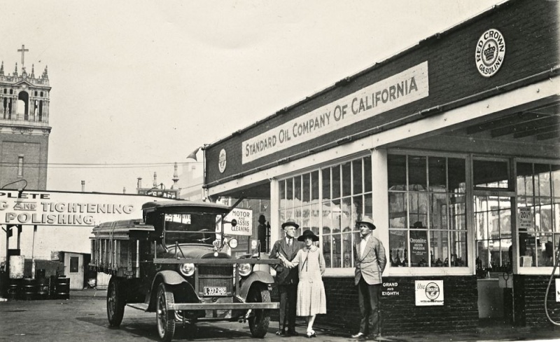 Old Gas Stations, Hotels and Car Hop Pics - Page 11 1920as11
