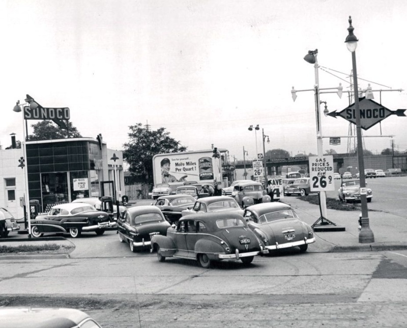 Old Gas Stations, Hotels and Car Hop Pics - Page 8 A_gas_11