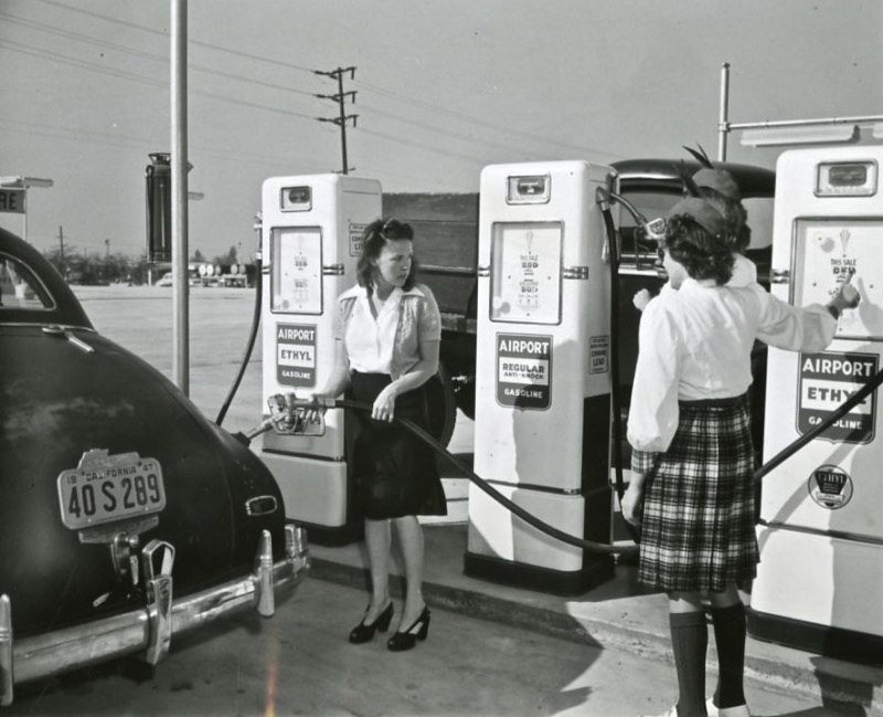 Old Gas Stations, Hotels and Car Hop Pics - Page 14 Airpor10