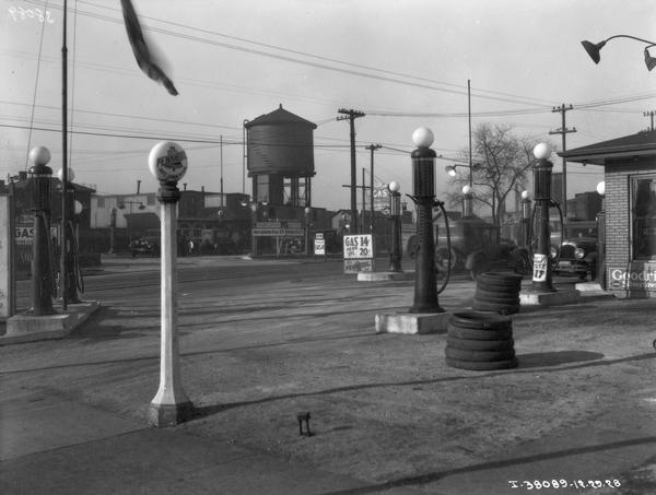 Old Gas Stations, Hotels and Car Hop Pics - Page 11 Automo12