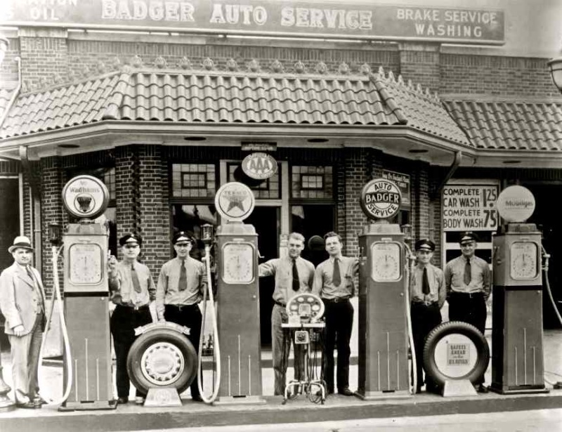 Old Gas Stations, Hotels and Car Hop Pics - Page 8 Badger10