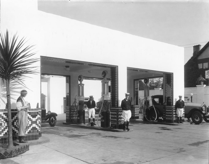 Old Gas Stations, Hotels and Car Hop Pics - Page 14 Calpet11