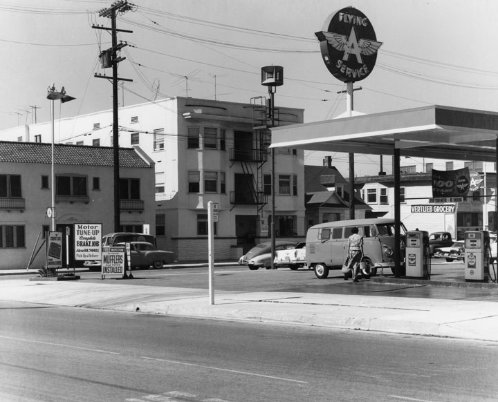 Old Gas Stations, Hotels and Car Hop Pics - Page 11 Flying10