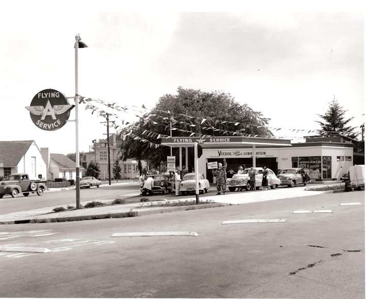 Old Gas Stations, Hotels and Car Hop Pics - Page 15 Flying13