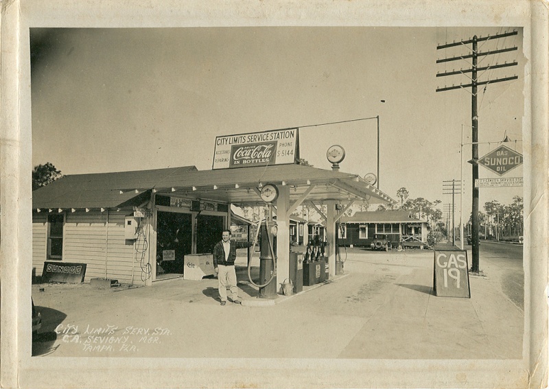 Old Gas Stations, Hotels and Car Hop Pics - Page 9 Old_ti27