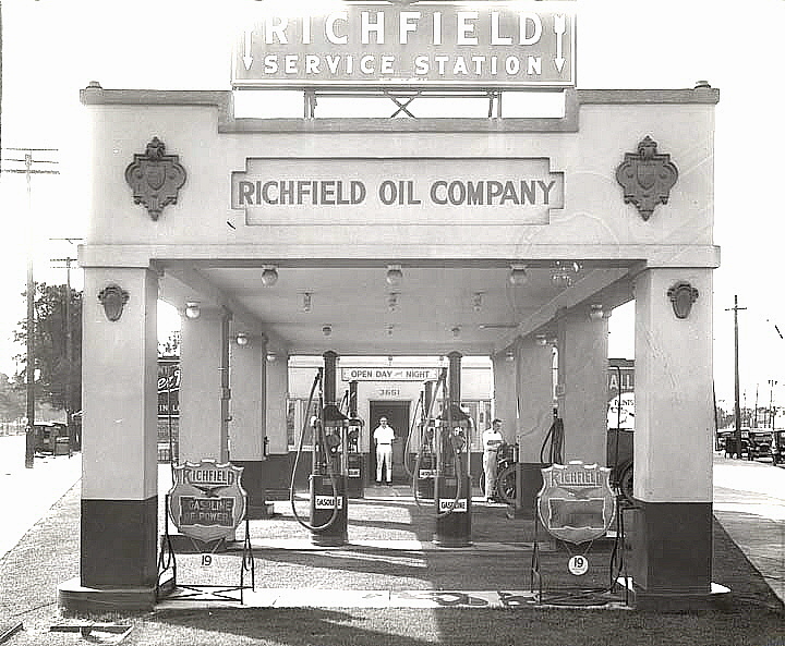 Old Gas Stations, Hotels and Car Hop Pics - Page 14 Richfi10