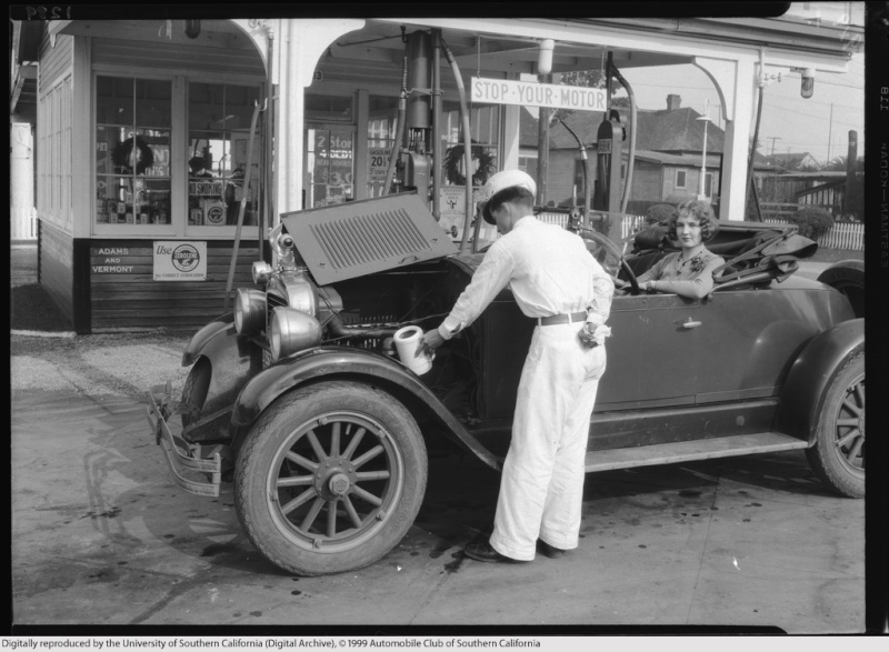 Old Gas Stations, Hotels and Car Hop Pics - Page 11 Standa10