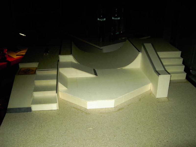 Post Your Fingerboard Park/Plaza - Page 11 Pict3010