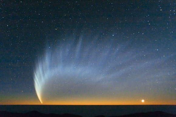 Une comète plus brillante que la Lune sera visible en 2013 - La Comète de l'Avertissement ? Mc_nau10