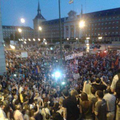 AXJ SPAIN : THOUSANDS OF PEOPLE IN MADRID GREET MINERS Minero10