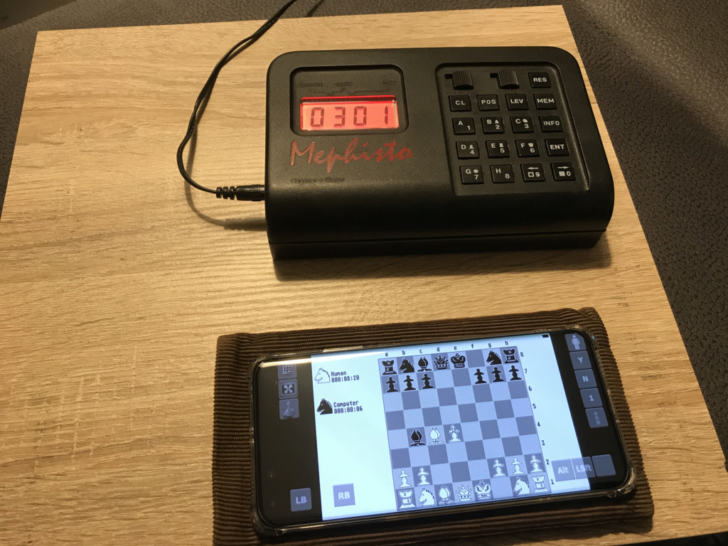Dedicated chess computers and nostalgic chess software 384a2210