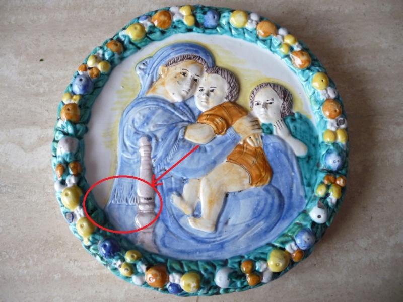 Plaque en faience d'après Raphael Sainte famille  en relief Vierge10