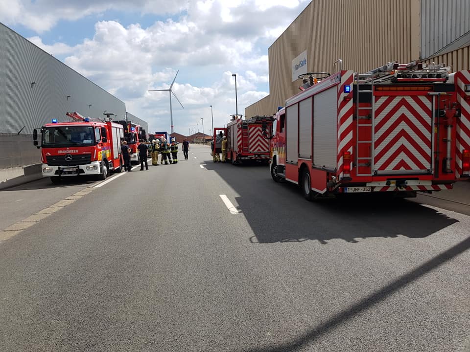 12/08/2018- Plan KTA Anvers port - Le feu reprend au port d'Anvers dans un entrepôt rempli de sulfure de nickel: les riverains doivent garder leurs fenêtres fermées 38874410