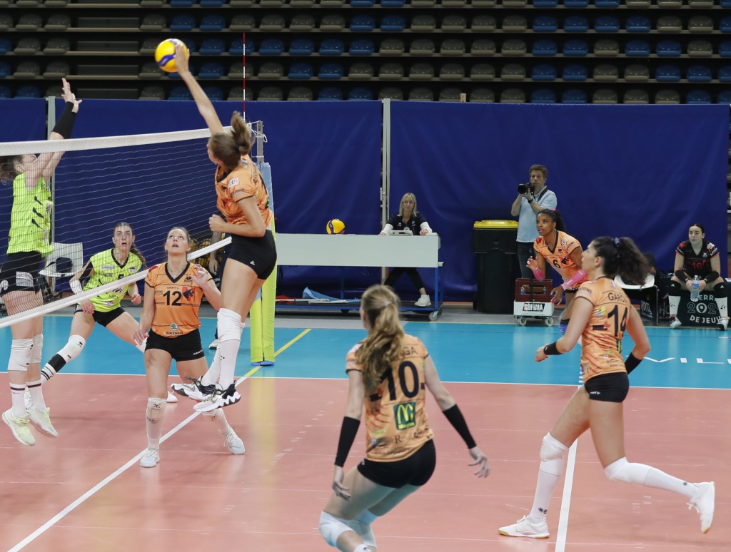 QUELQUES PHOTOS SPORTIVES AVEC LES FILLES DU BASKET DE HARNES  513