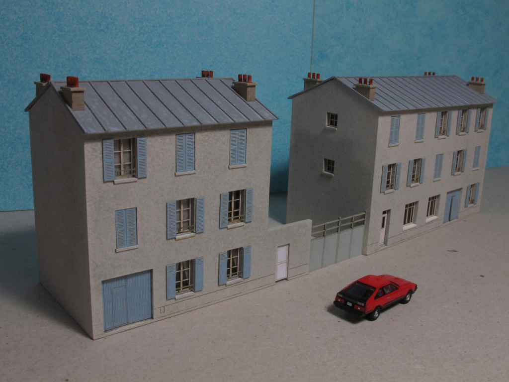 [Cités Miniatures] Maison de ville double R+2 avec cours centrale Echelle N Bv-01710