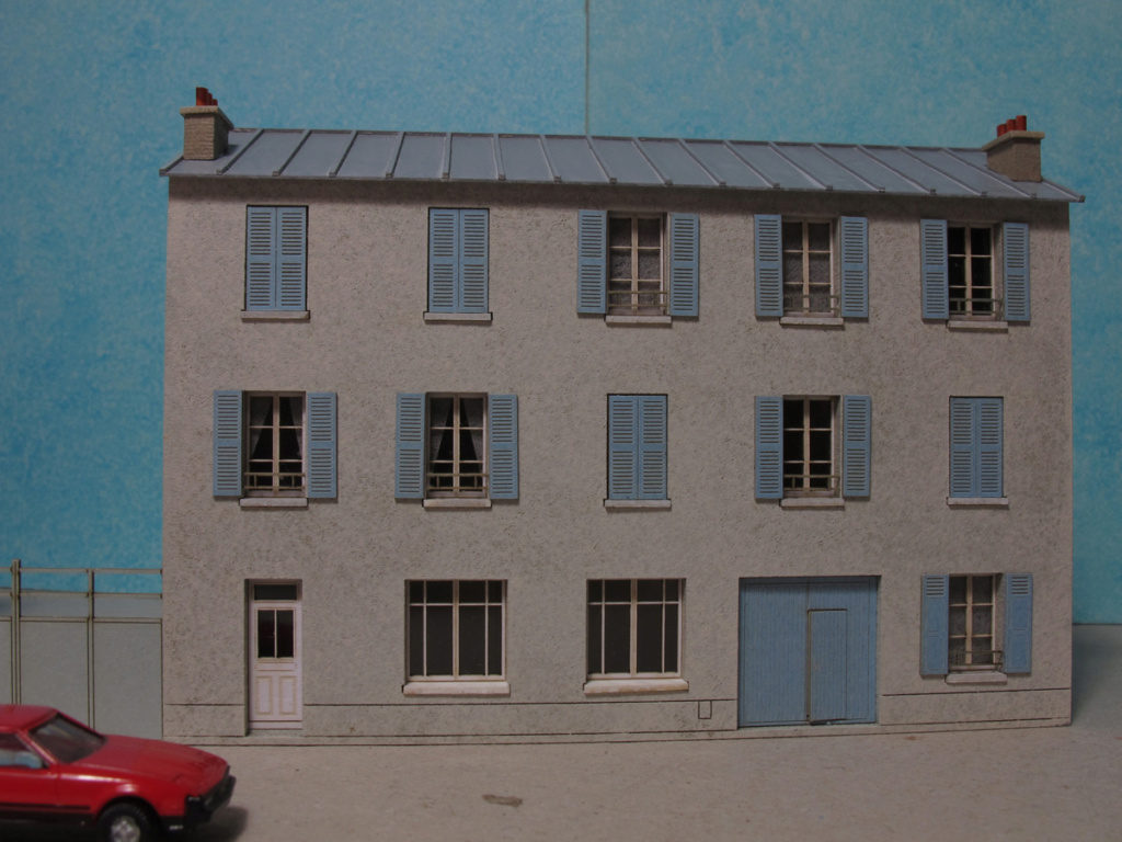 [Cités Miniatures] Maison de ville double R+2 avec cours centrale Echelle N Bv-01713