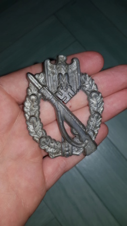 Infantry assault badge  20190423