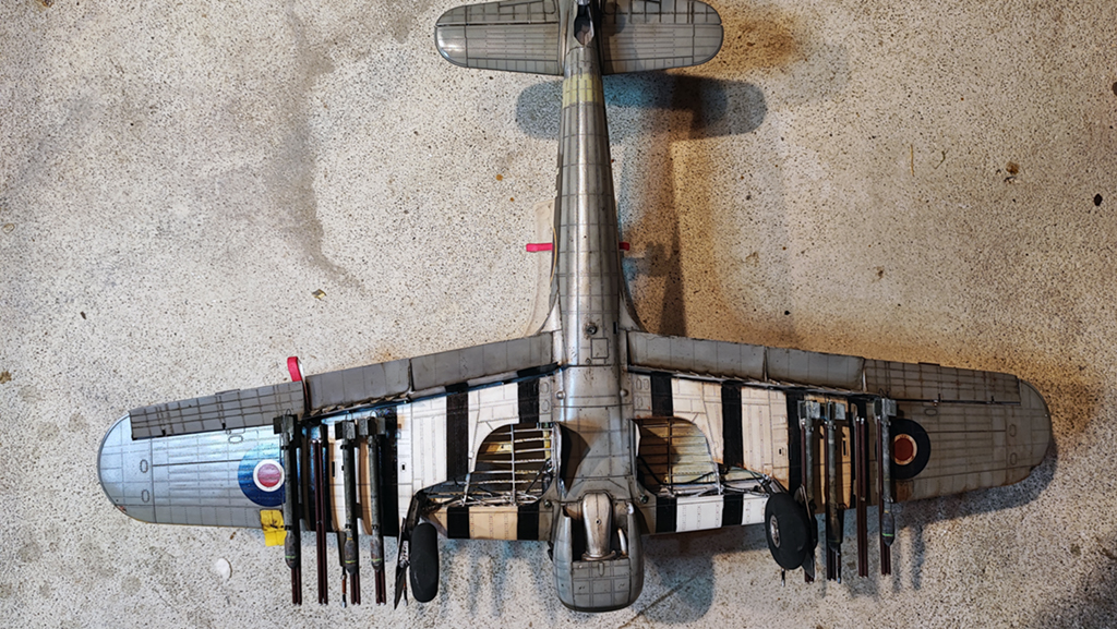 Hawker Typhoon Airfix 1/24 : configuration au sol, cockpit et armements exposés - Page 13 Img25510