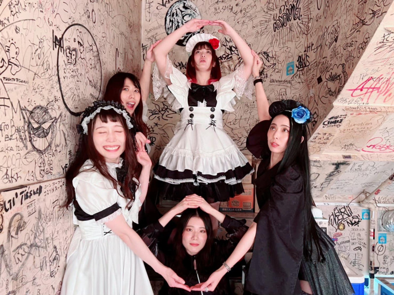 ★ El topic de BAND-MAID  ♥  Tokyo, Japón ⚡︎ Bluray/DVD Yokohama Arena : 27 de marzo 2024 ⚡︎ Concierto con The Warning, 12 de junio 2024 ★ Nuevo álbum en verano 2024  - Página 4 Band-m41