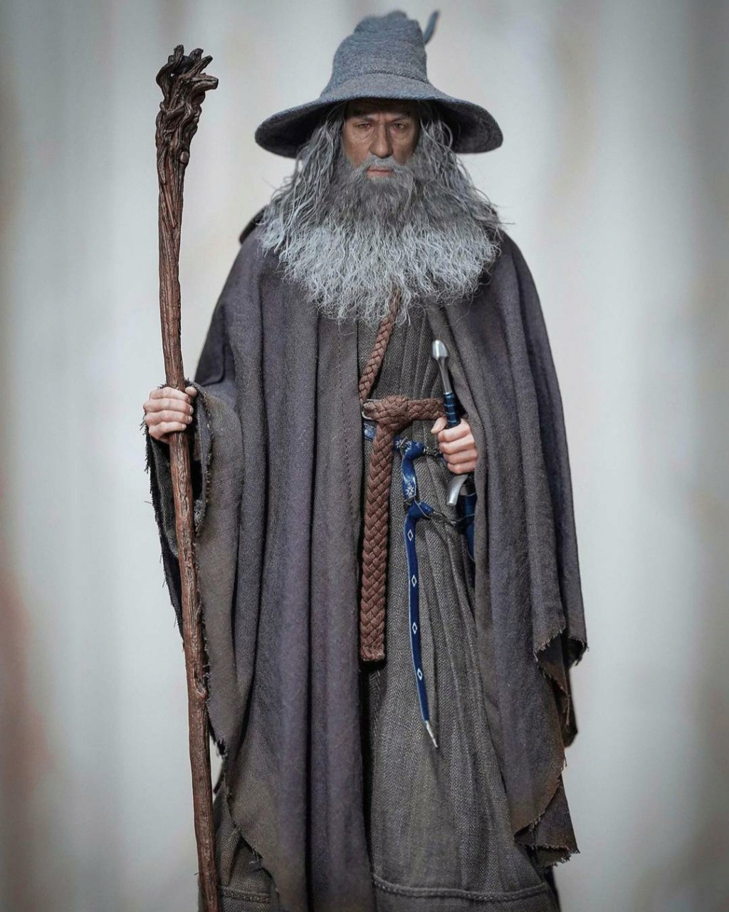 lordoftherings - NEW PRODUCT: Queen Studios & INART: 1/6 The Lord of the Rings Gandalf (Grey Robe) Action Figure - Page 3 46794110