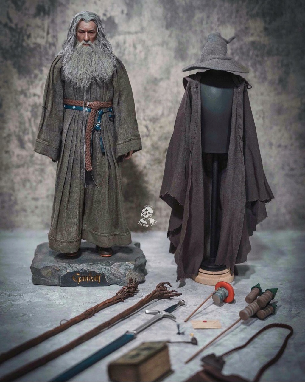 Fantasy - NEW PRODUCT: Queen Studios & INART: 1/6 The Lord of the Rings Gandalf (Grey Robe) Action Figure - Page 3 46794510