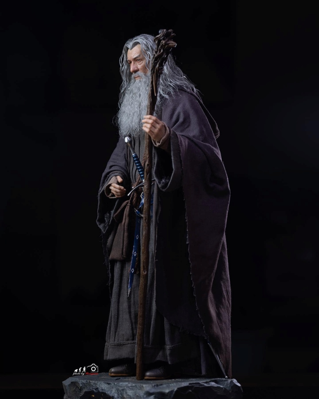 Fantasy - NEW PRODUCT: Queen Studios & INART: 1/6 The Lord of the Rings Gandalf (Grey Robe) Action Figure - Page 3 46799110