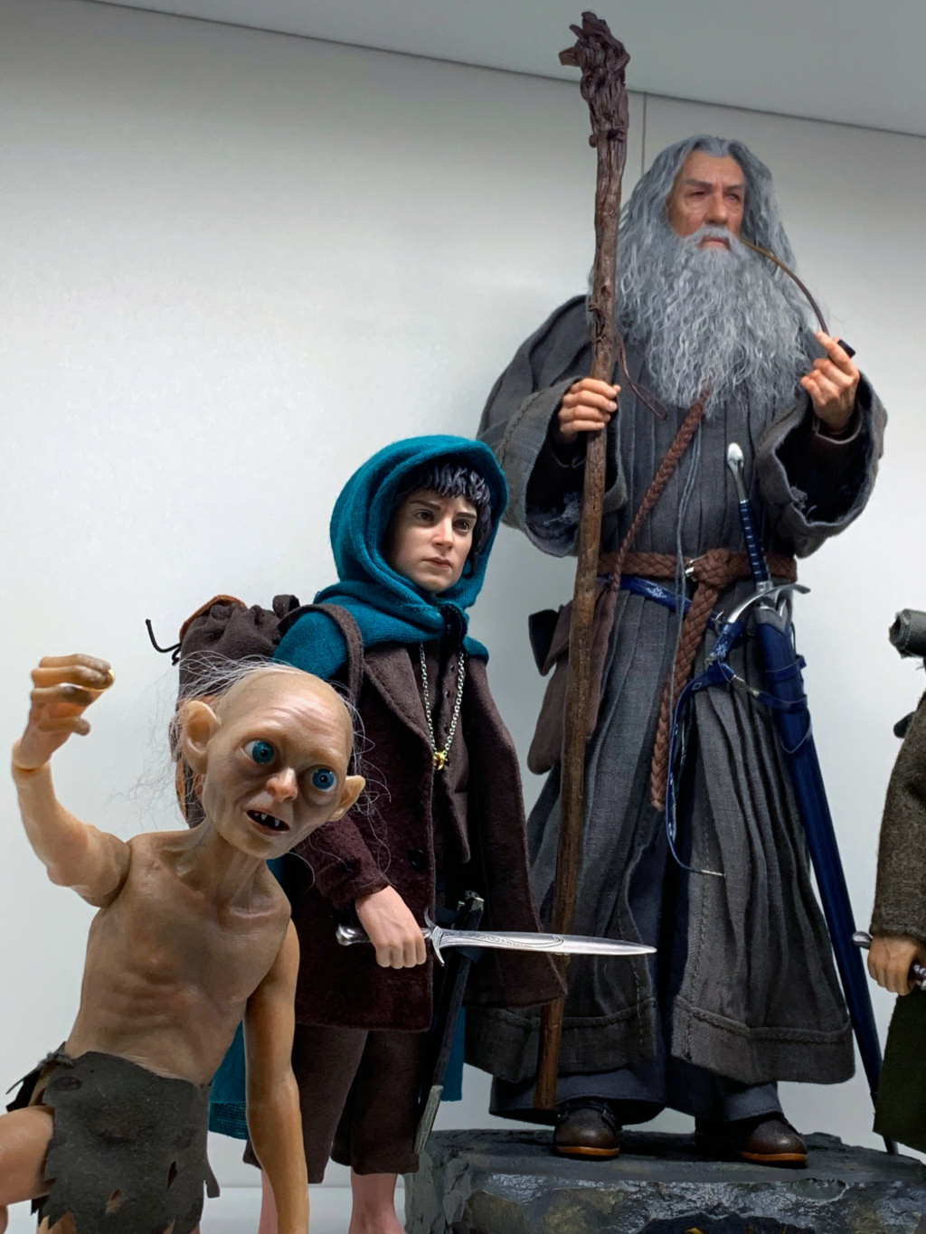 Fantasy - NEW PRODUCT: Queen Studios & INART: 1/6 The Lord of the Rings Gandalf (Grey Robe) Action Figure - Page 4 47699310